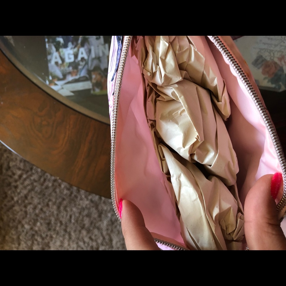 🎉2x HP🎉 Limited Edition Sonia Kusak toiletries bag - Picture 3 of 4